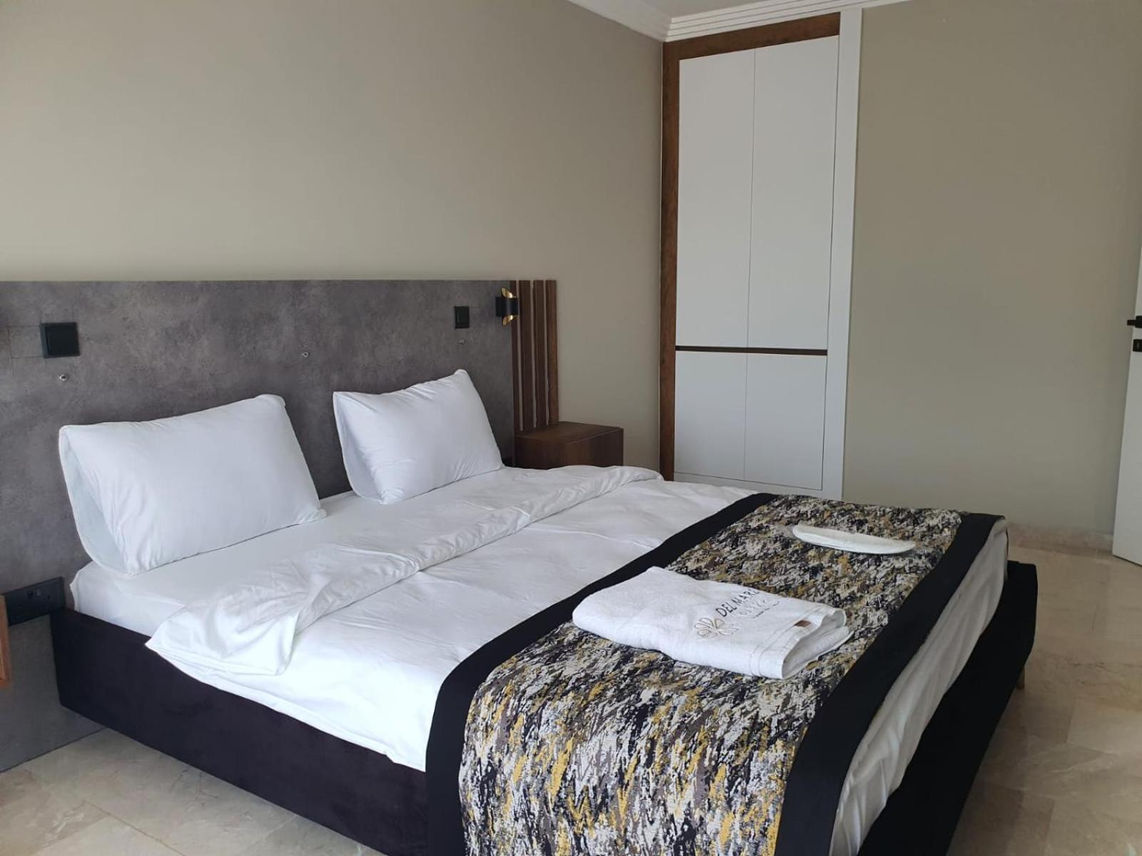 Del Mare Park Hotel ไคริเนีย ภายนอก รูปภาพ