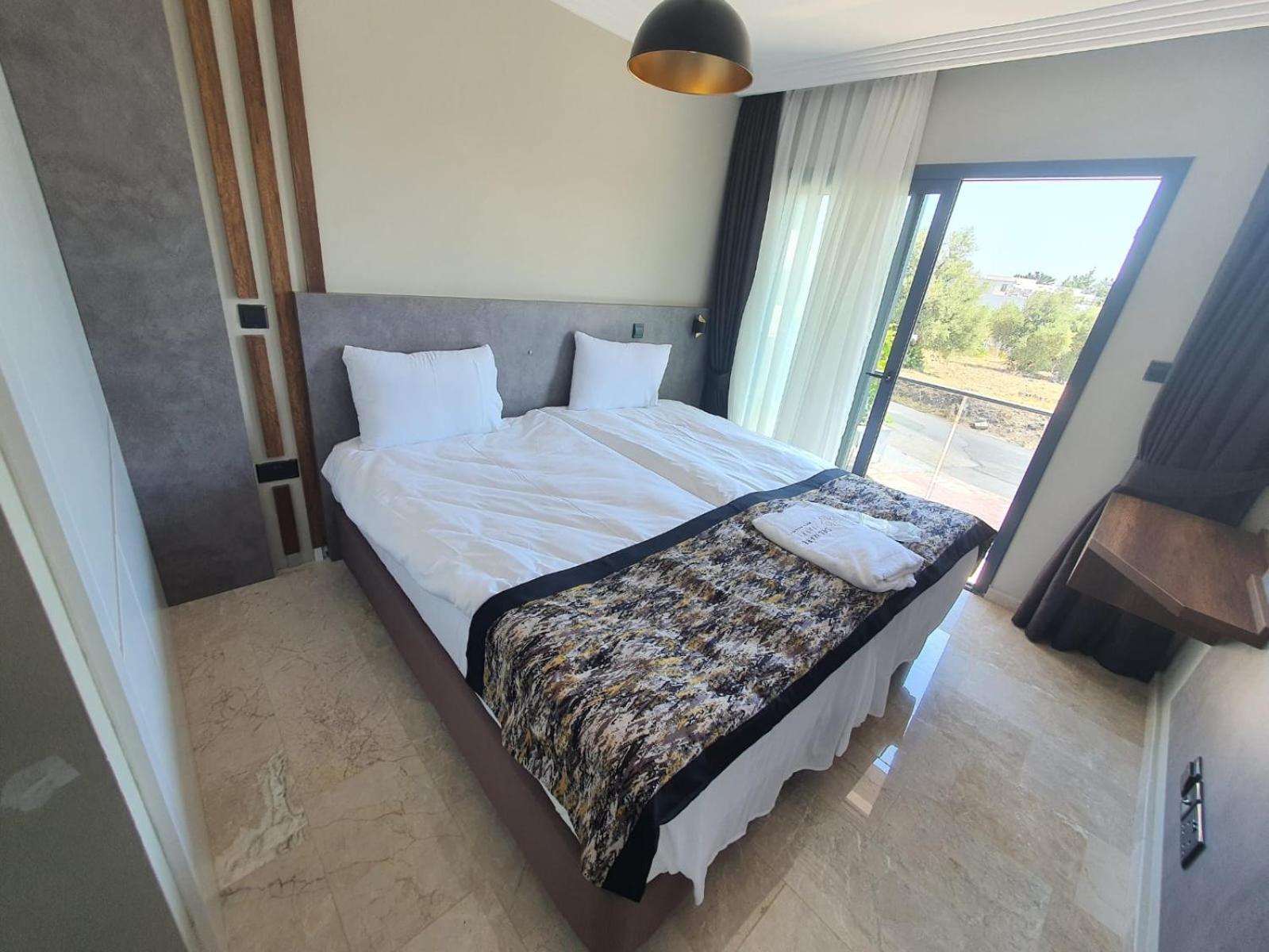Del Mare Park Hotel ไคริเนีย ภายนอก รูปภาพ