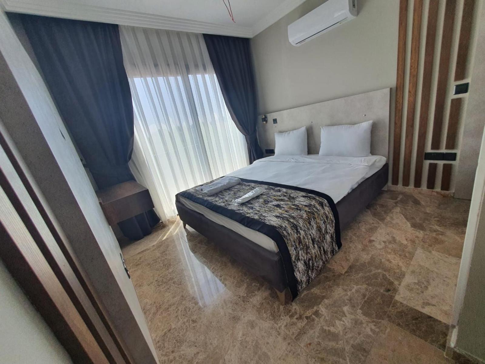 Del Mare Park Hotel ไคริเนีย ภายนอก รูปภาพ