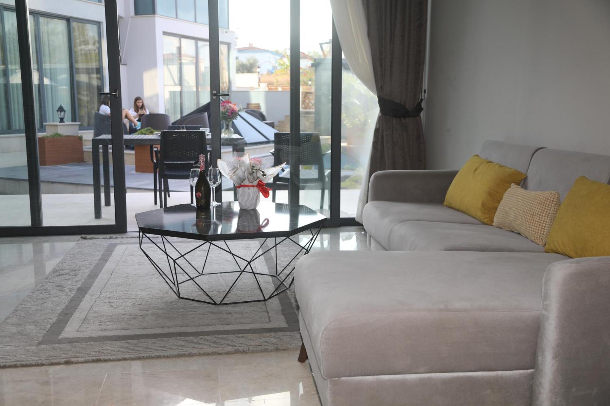 Del Mare Park Hotel ไคริเนีย ภายนอก รูปภาพ
