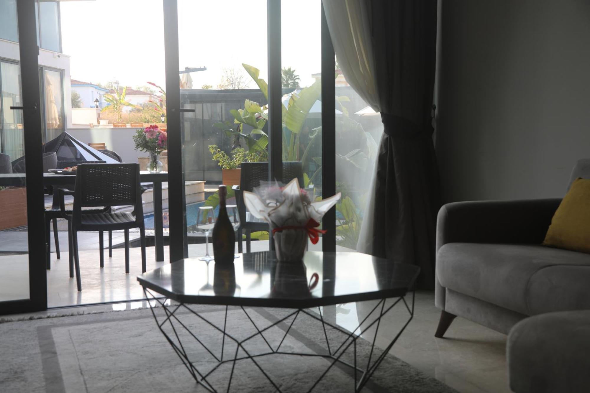 Del Mare Park Hotel ไคริเนีย ภายนอก รูปภาพ